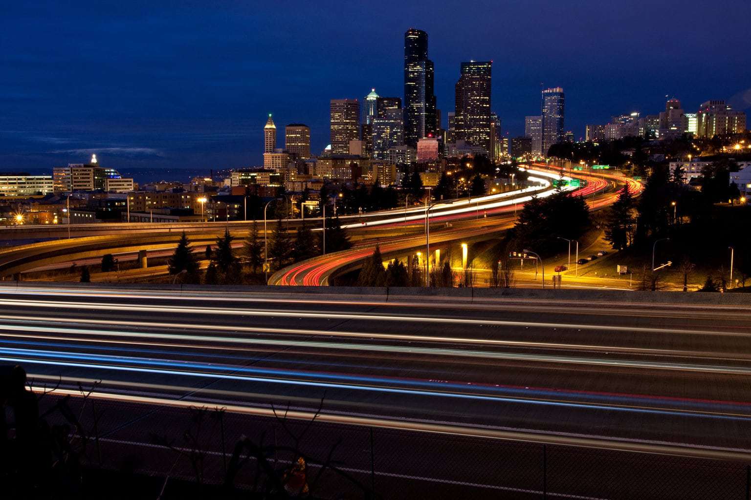 Fotografía Urbana Nocturna de Larga Exposición