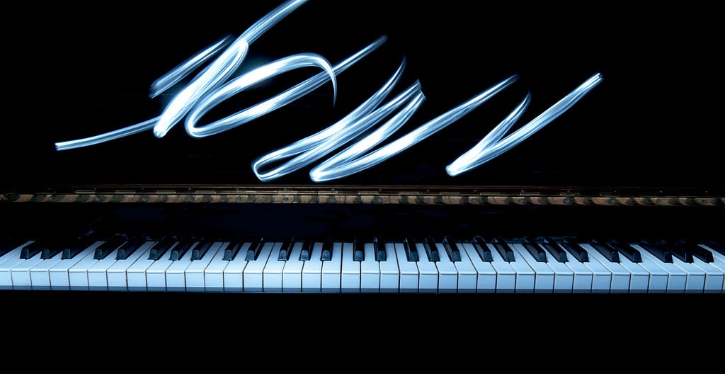 Lightpainting sobre un piano Lightpainting sobre un piano