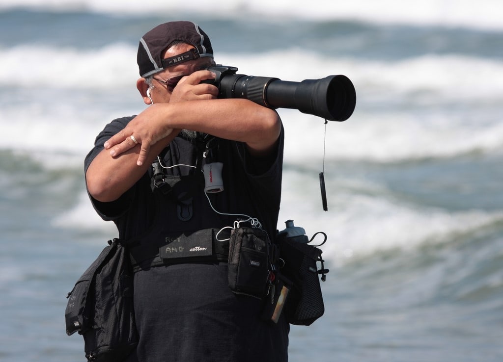 Cómo sujetar correctamente la cámara para conseguir fotos