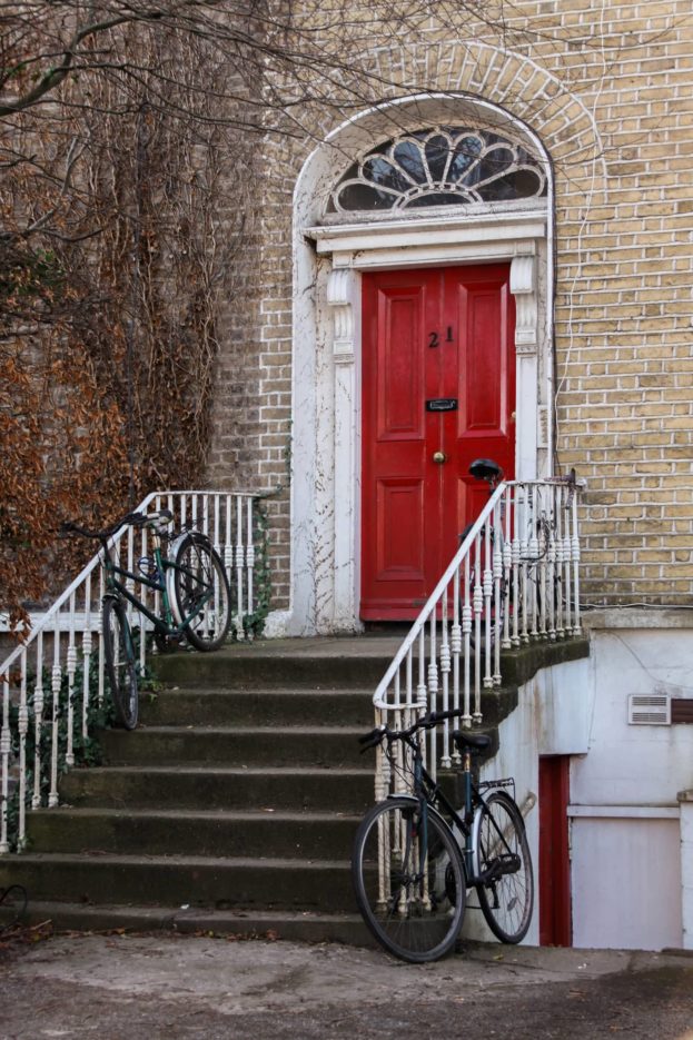 Fernando Solabre_Door and bikes