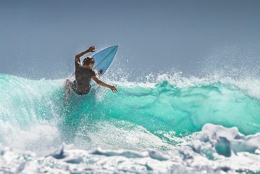 El mar a mediodía tiene un color especial