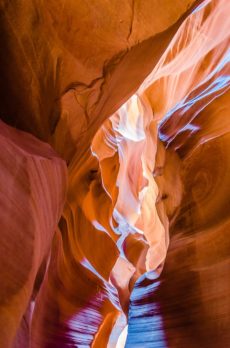 Daniel Sánchez_Lights through the walls of Antelope