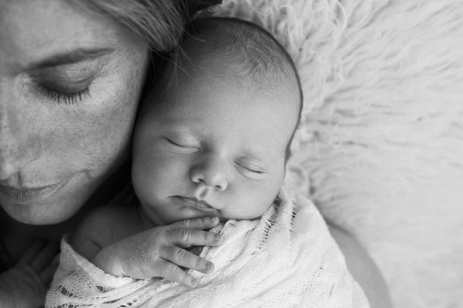 fotografía madre con un bebé recién nacido