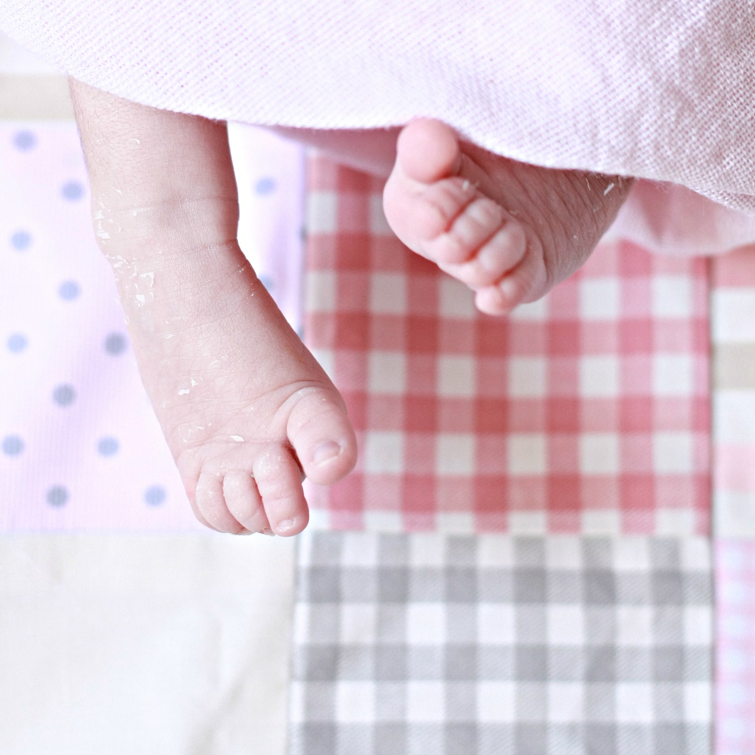 Photo of feet of newborn child