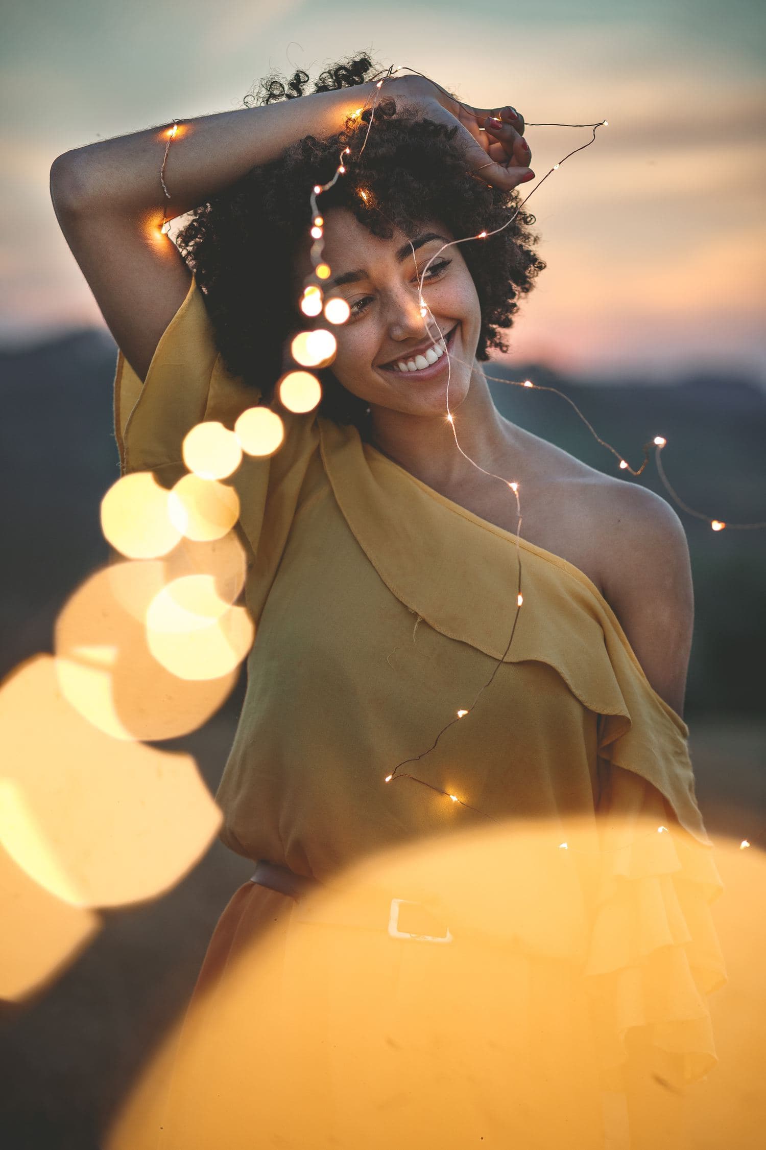 fotografía retrato chica con luces navideños bokeh