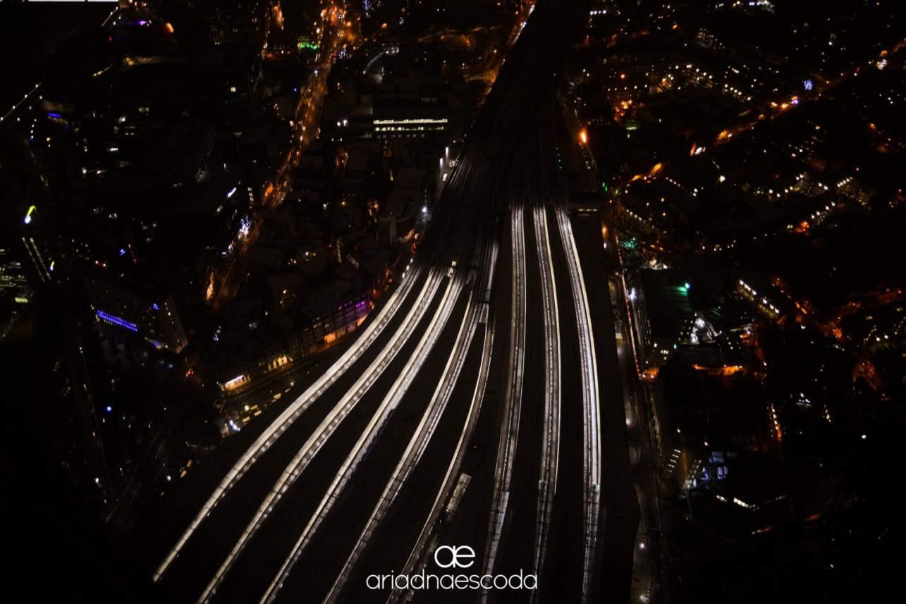 Ariadna Escoda_Los pasajeros de los trenes londinenses nunca se cruzan, ni siquiera de noche