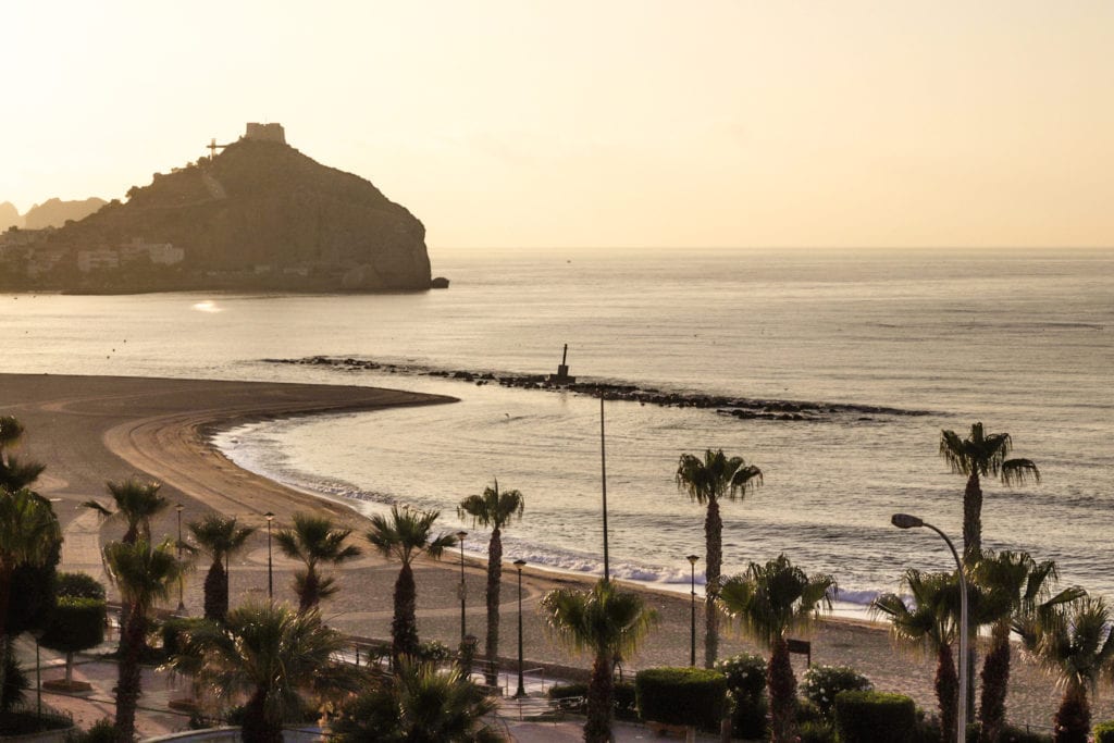 Fotografía RAW editada de una playa