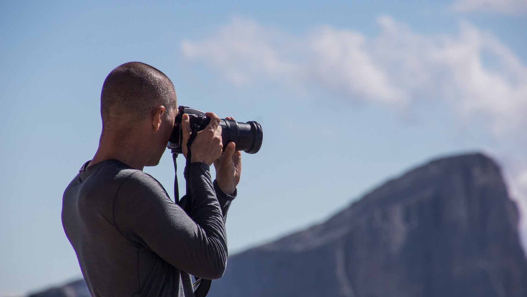 Fotografía de un fotógrafo tomando una foto