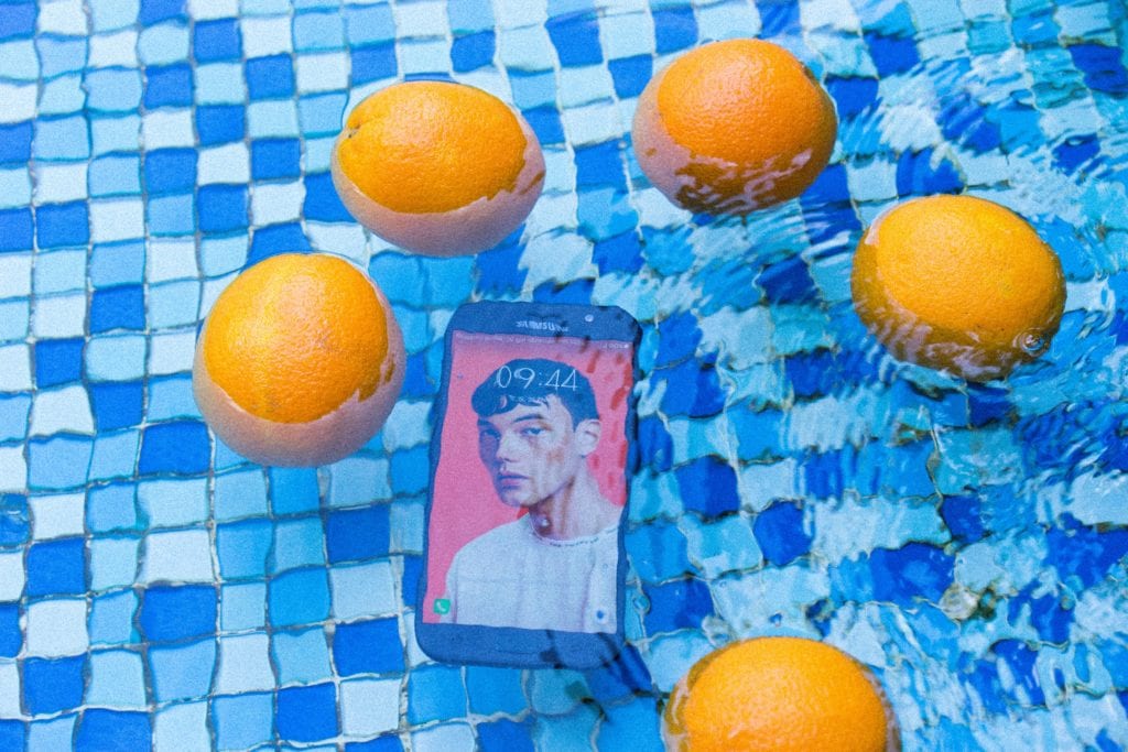 móvil agua naranjas
