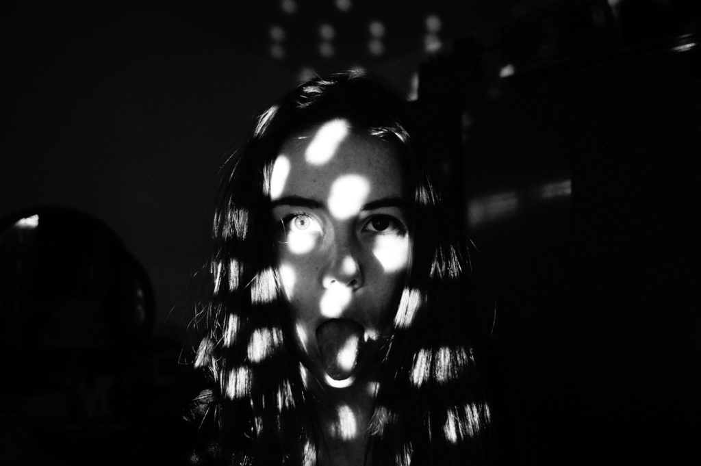 autorretrato de sombras y luces