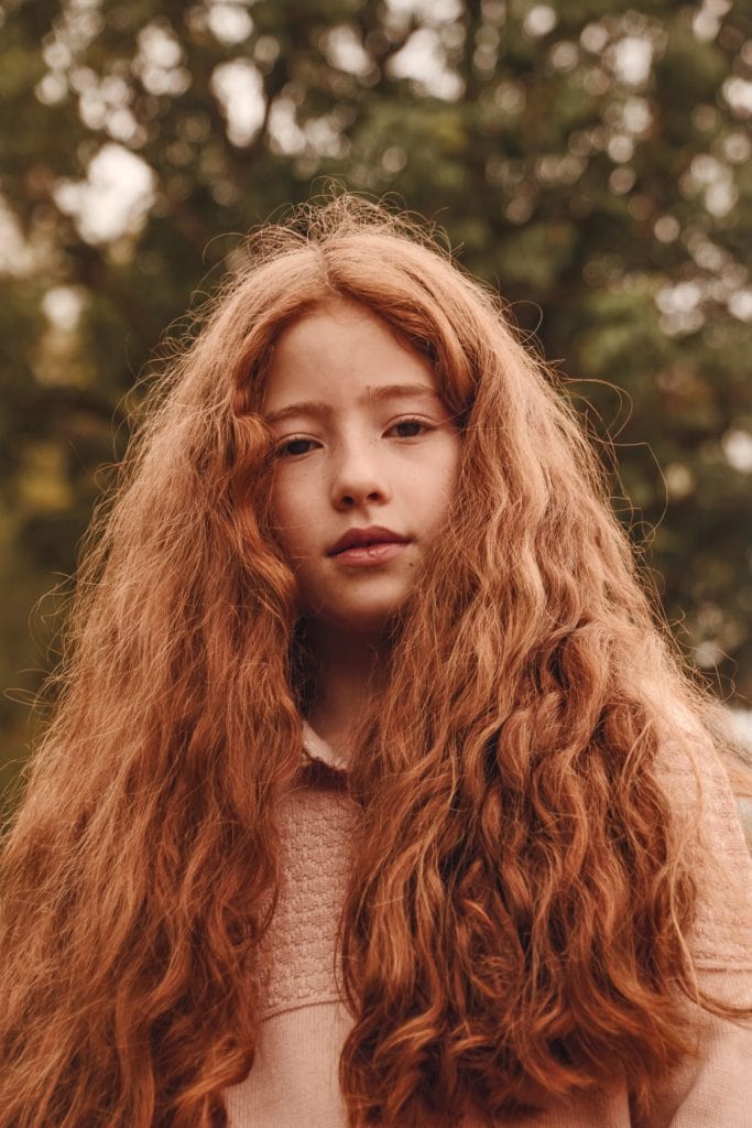 niña pelirroja