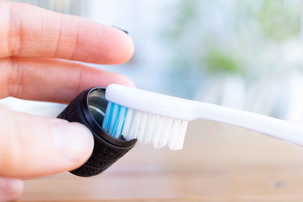 Cepillo de dientes para limpiar partes del trípode