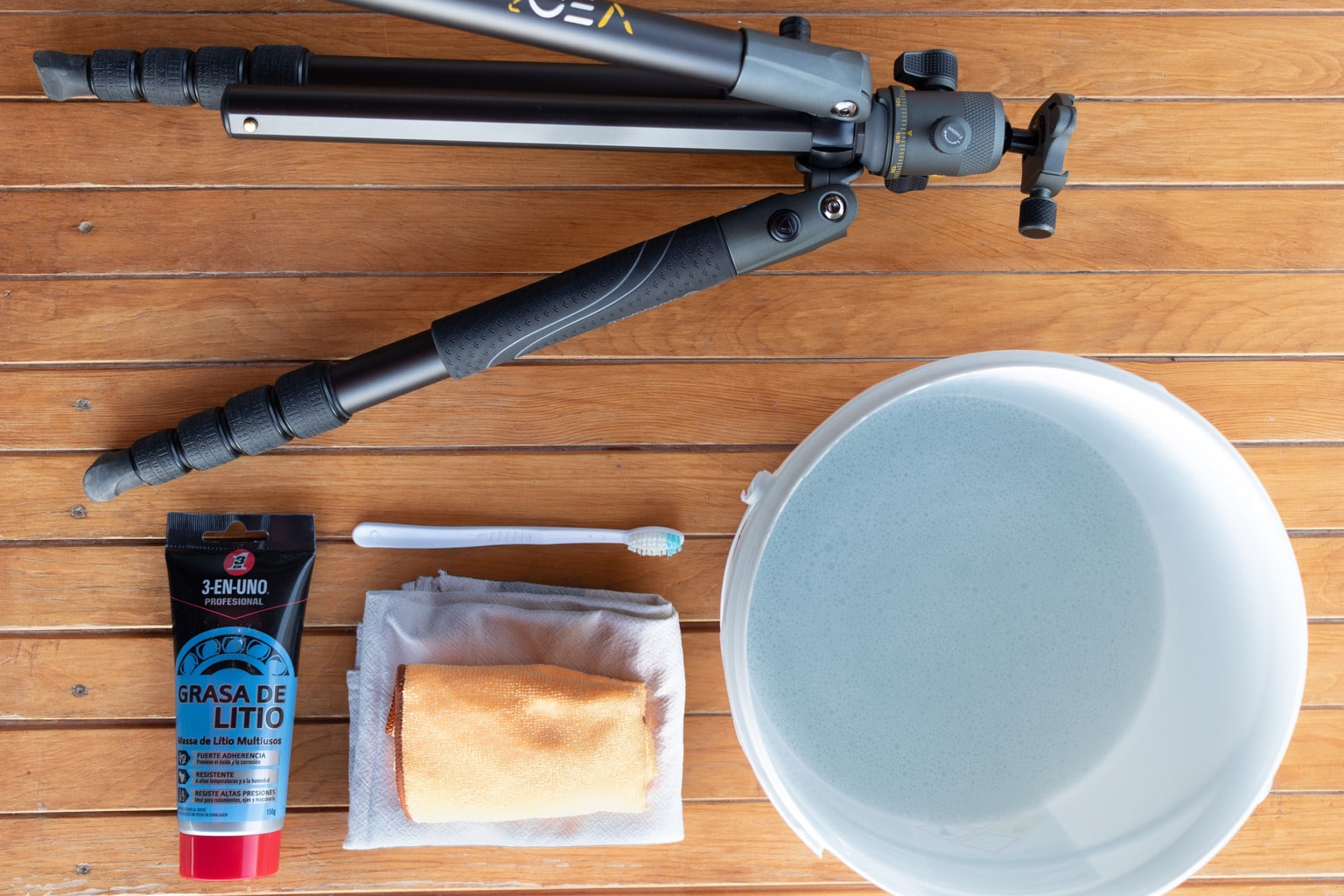 materiales para limpiar un trípode