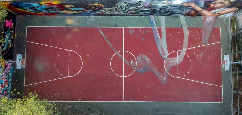 Cancha de baloncesto vista desde dron