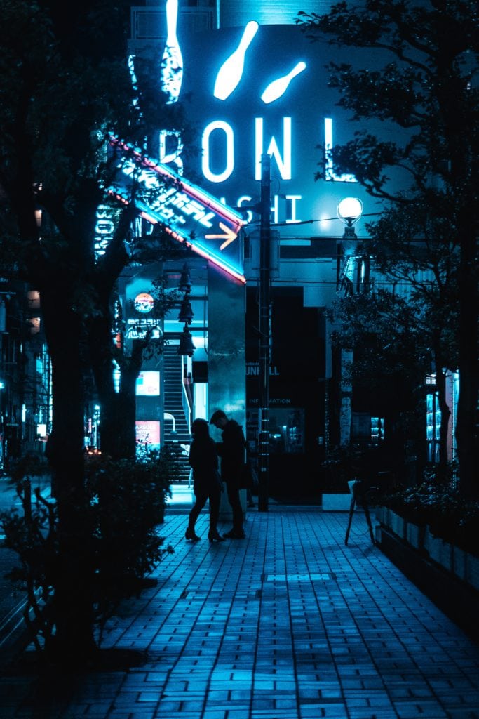 Fotografía nocturna con luces de neón