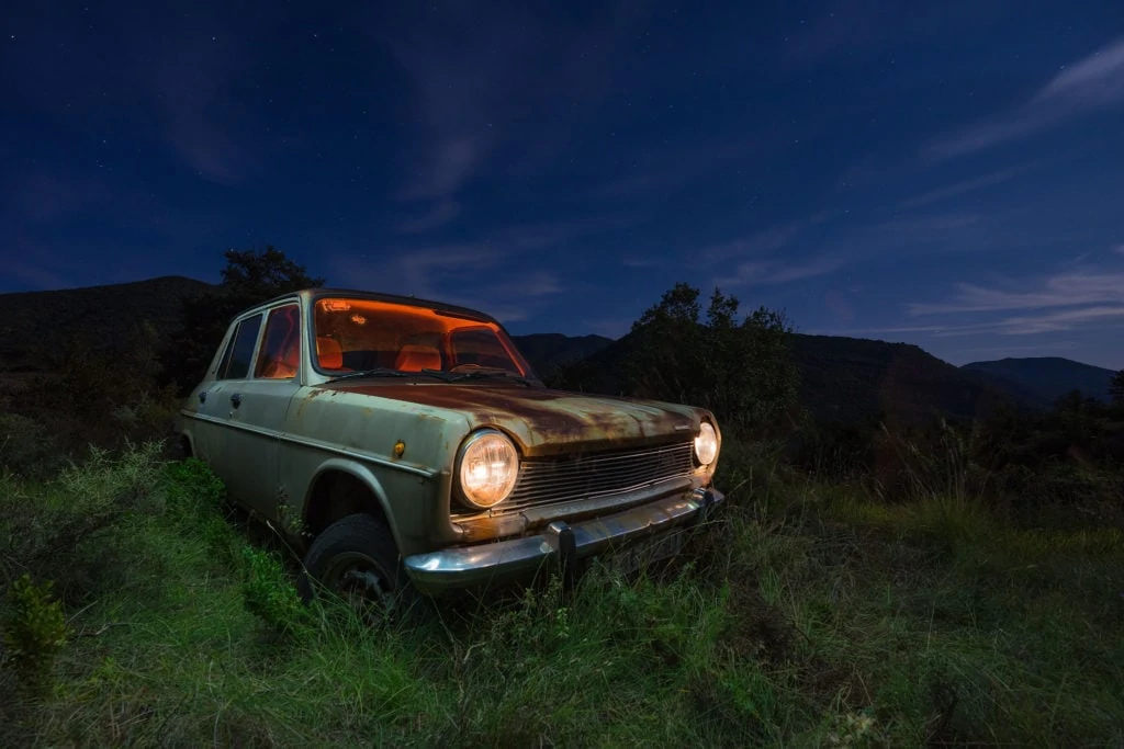 coche abandonado editado con lightroom