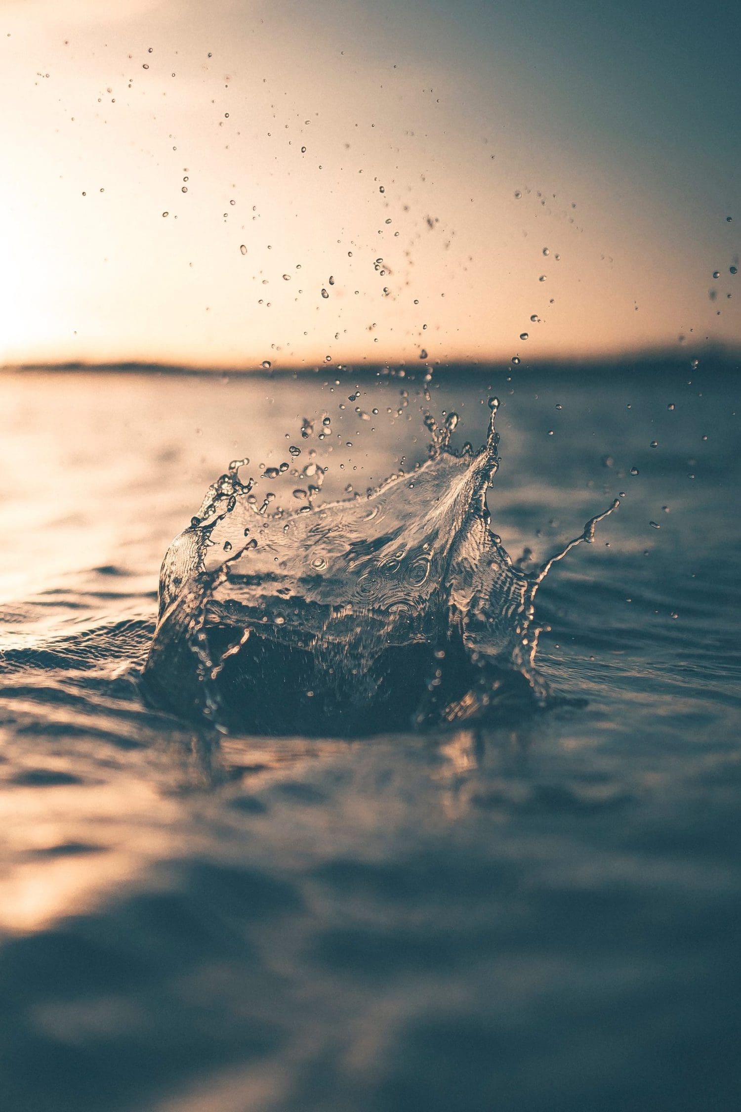 agua del mar en salpicadura