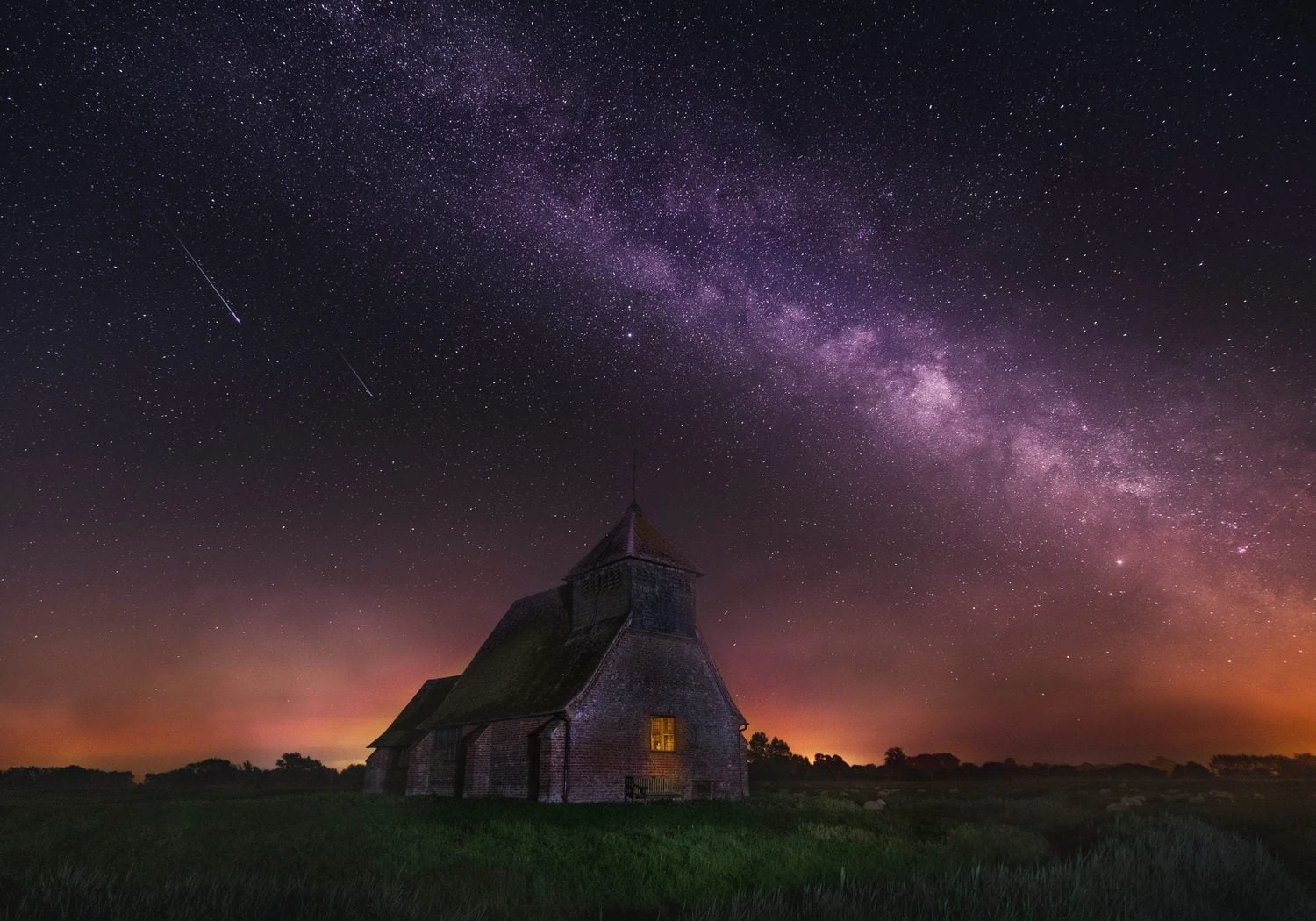 Paisaje nocturno con Vía Láctea