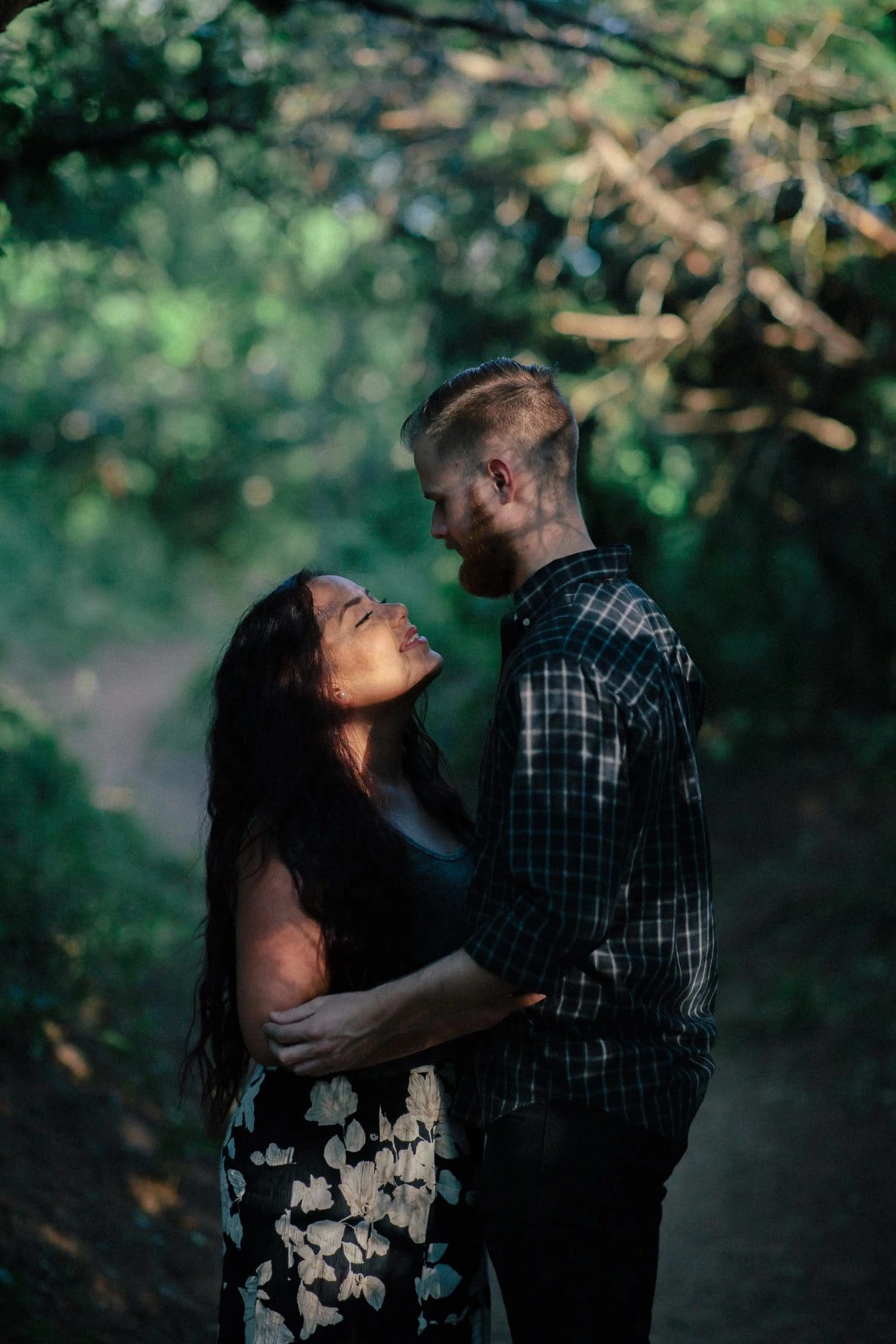 Pareja fotografiada con un tele corto