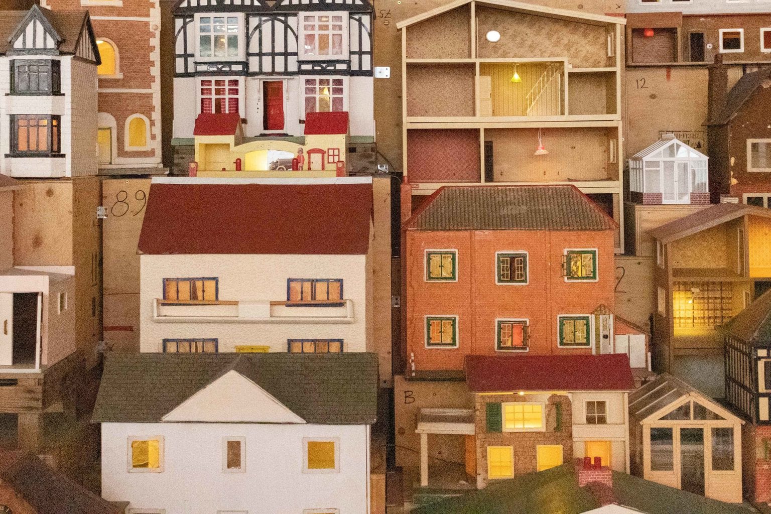 Casas de juguete con ruido por postproducción