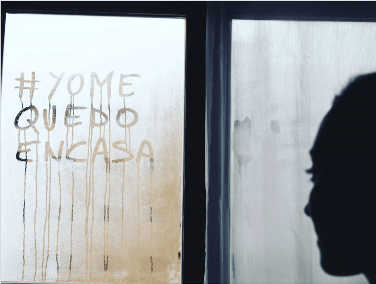 mensaje en ventana #yomequedoencasa