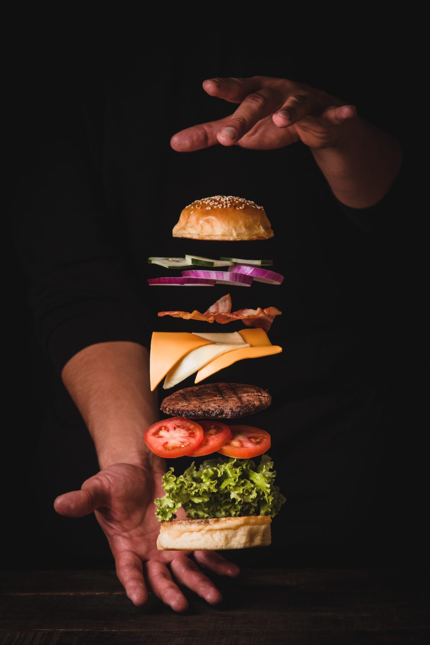 ingredientes de hamburguesa en el aire
