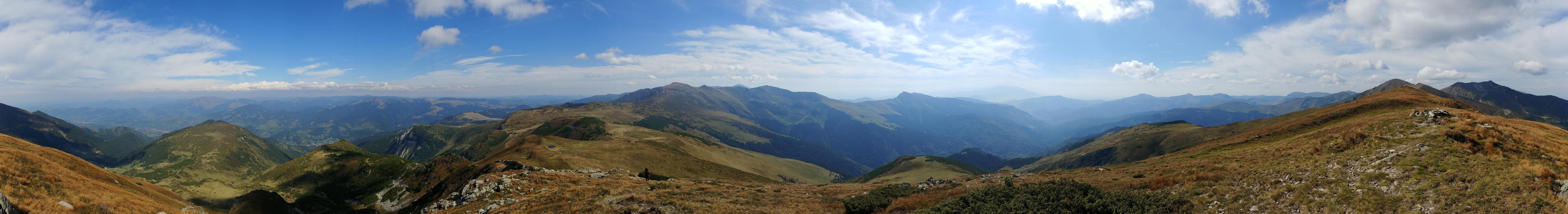 Paisaje montañoso en panorámica