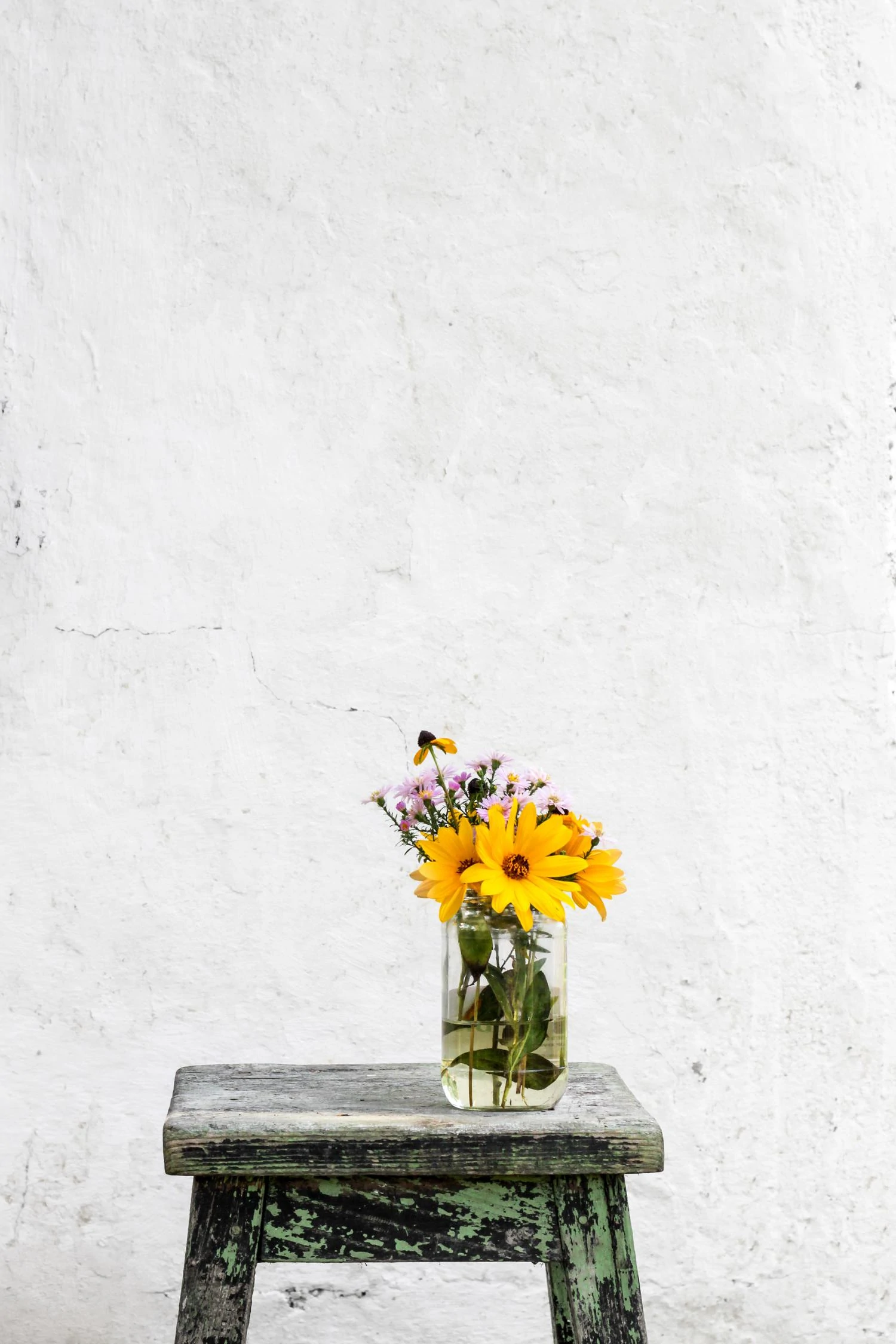 flowers vase stool