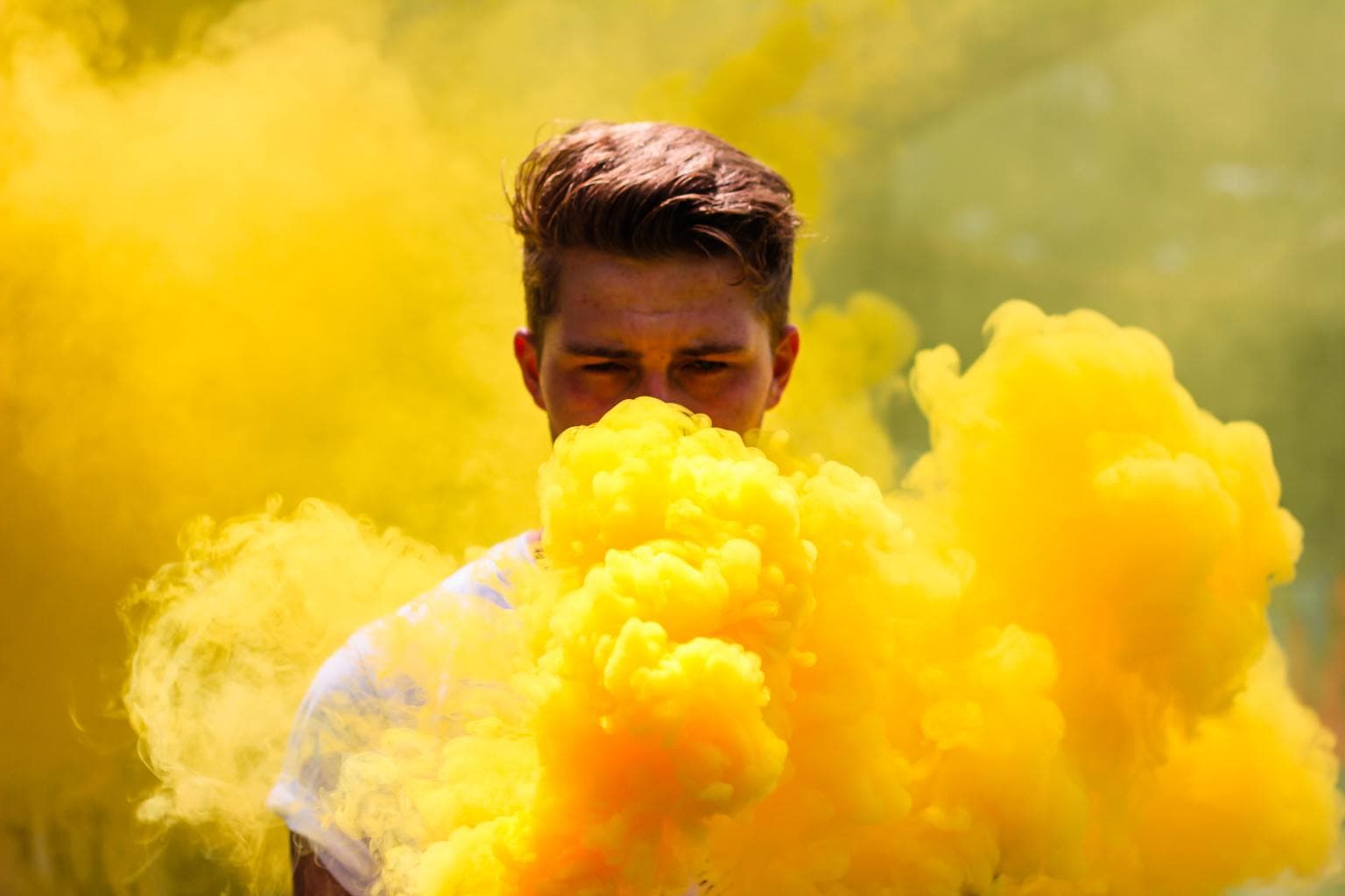 Humo amarillo para la convocatoria del fotoreto63
