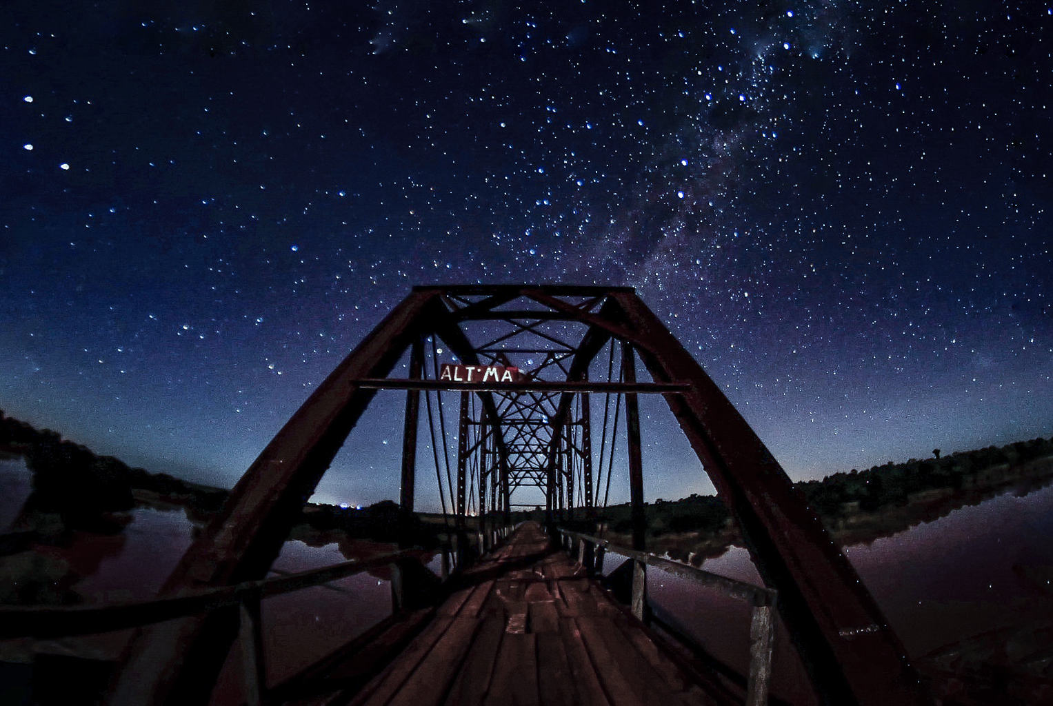 Puente bajo cielo estrellado ganadora del fotoreto61