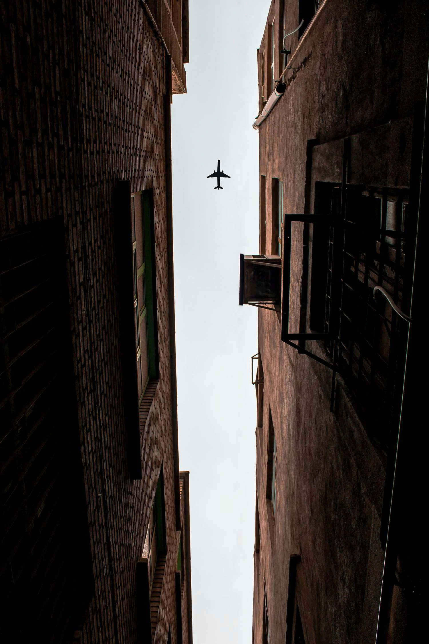 Nadir perspective with airplane between buildings