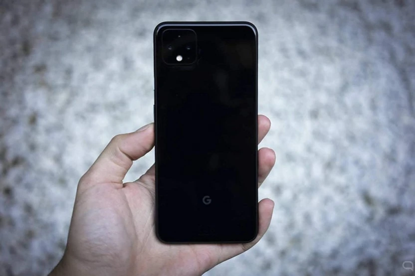 google pixel 4 en la mano