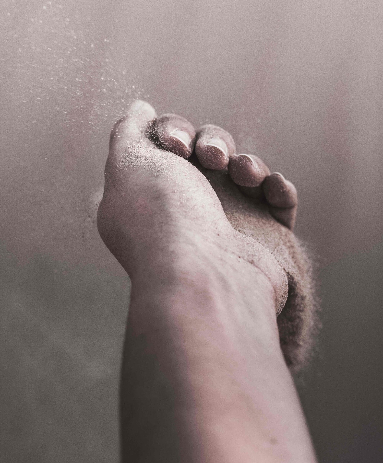 Fotografía de mano con arena