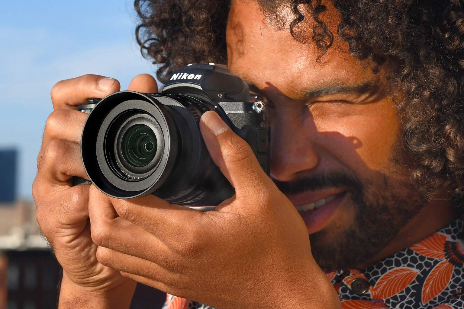 Nikon Z 50, Una Cámara Sin Espejo Potente y Muy Ergonómica