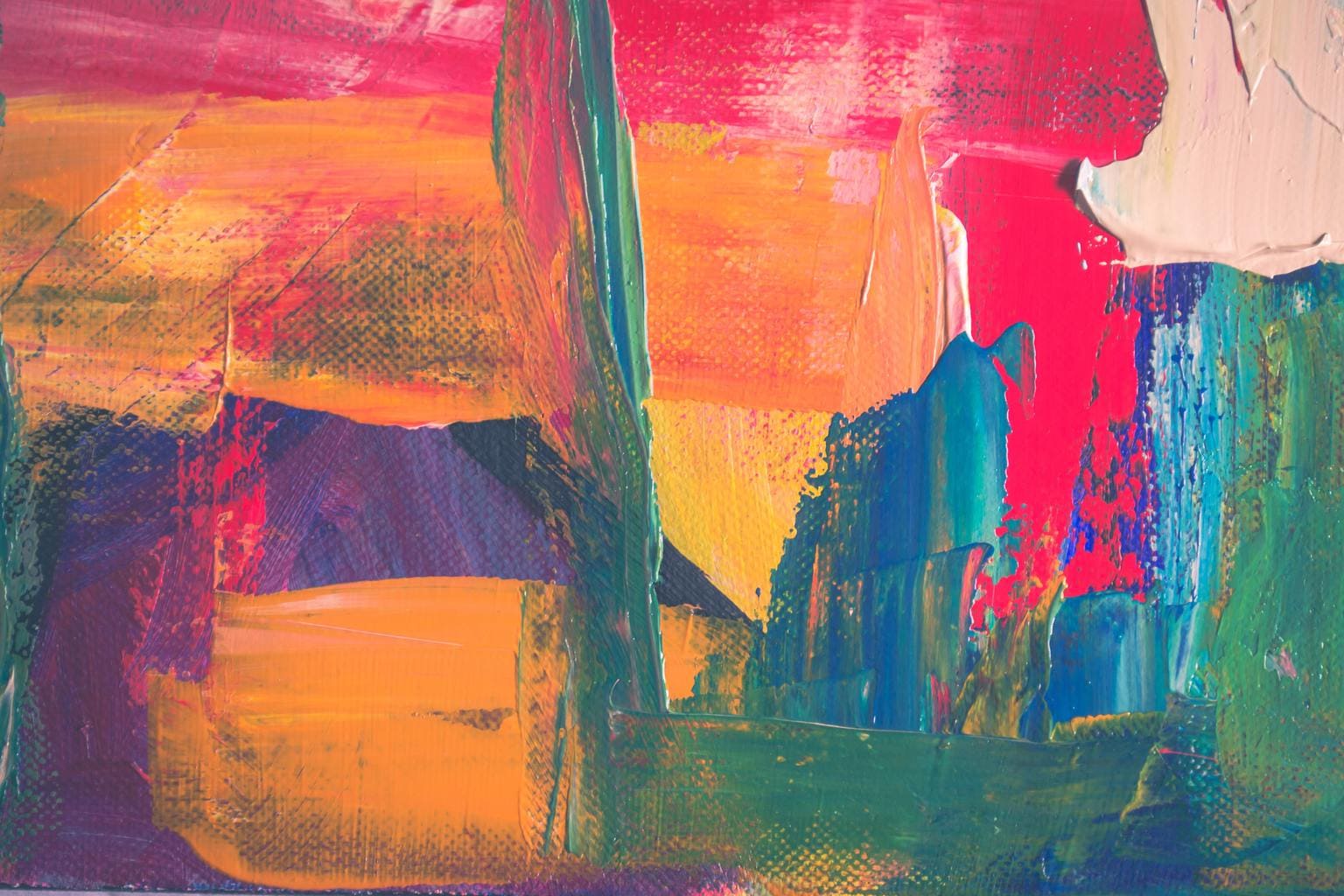 pintura en lienzo creando textura