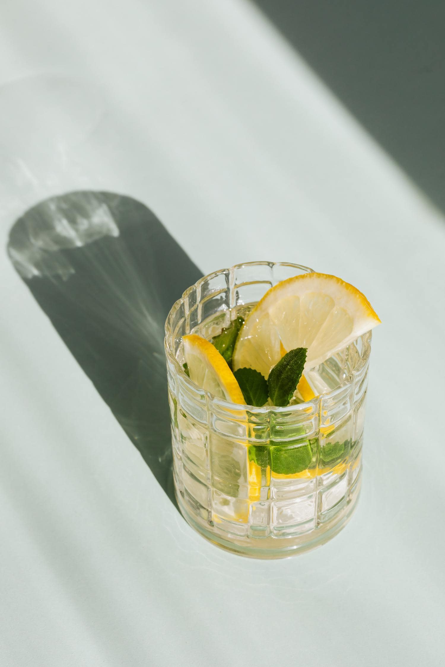 MEGA-GUÍA PARA FOTOGRAFÍA DE PRODUCTOS ECOMMERCE 3 iluminación vaso luz sombra