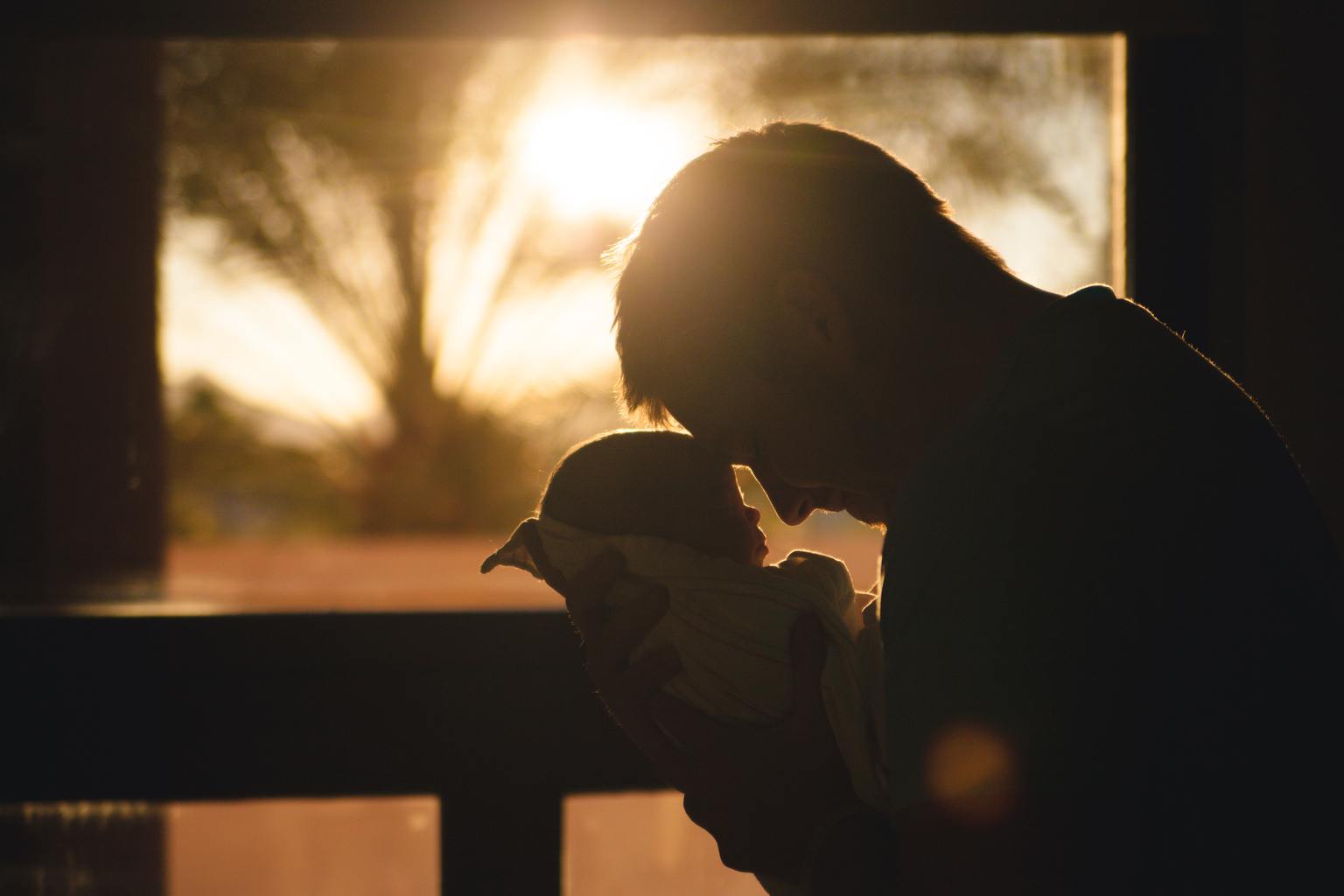 newborn backlight photography