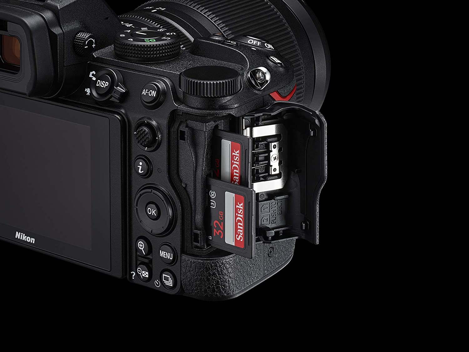 Vista de la doble ranura para tarjetas de la cámara Nikon Z5