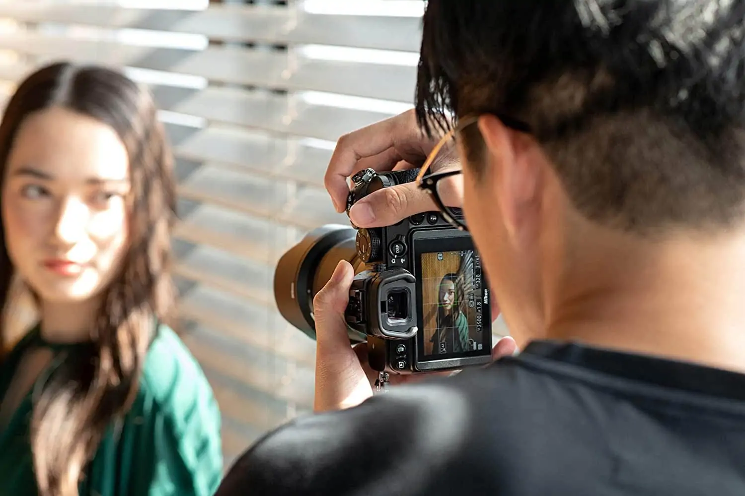 Fotógrafo haciendo retrato con Nikon Z5