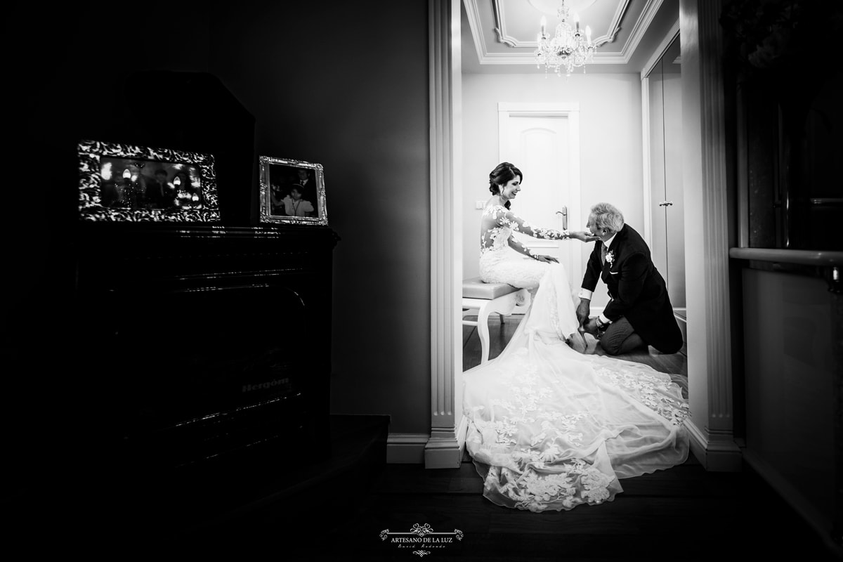 Novia y padrino en los preparativos boda