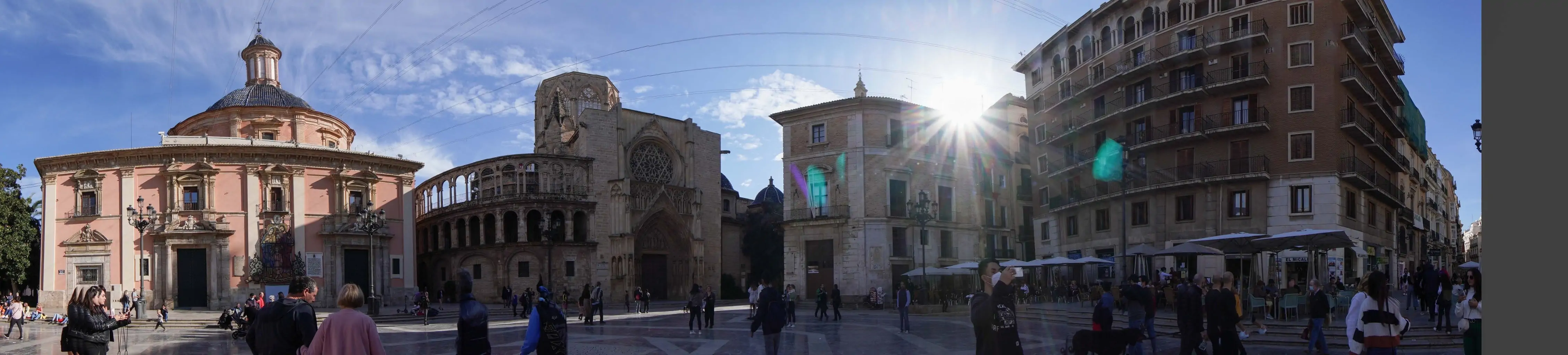 Panoramic of Plaza de Valencia made with Sony ZV-E10