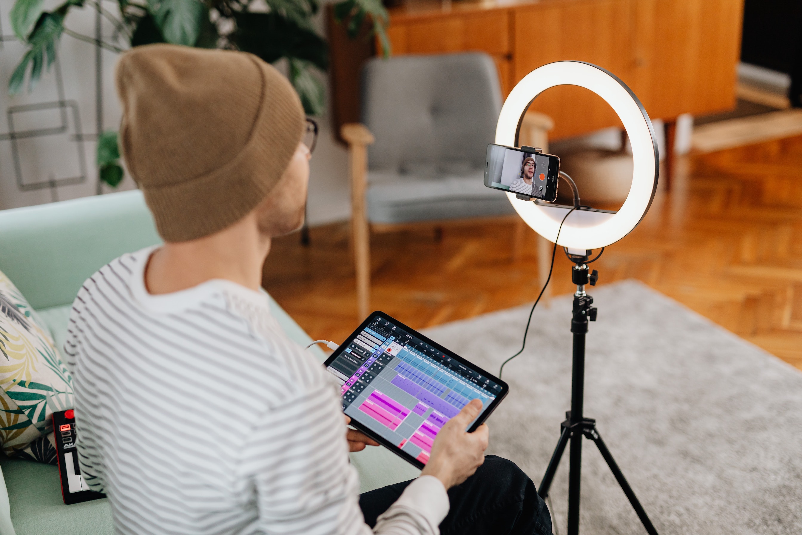 mobile tripod with light ring in video call