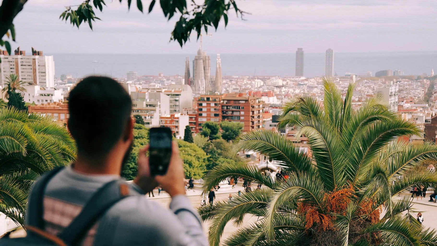 Fotógrafo capturando Barcelona para un concurso de fotografía