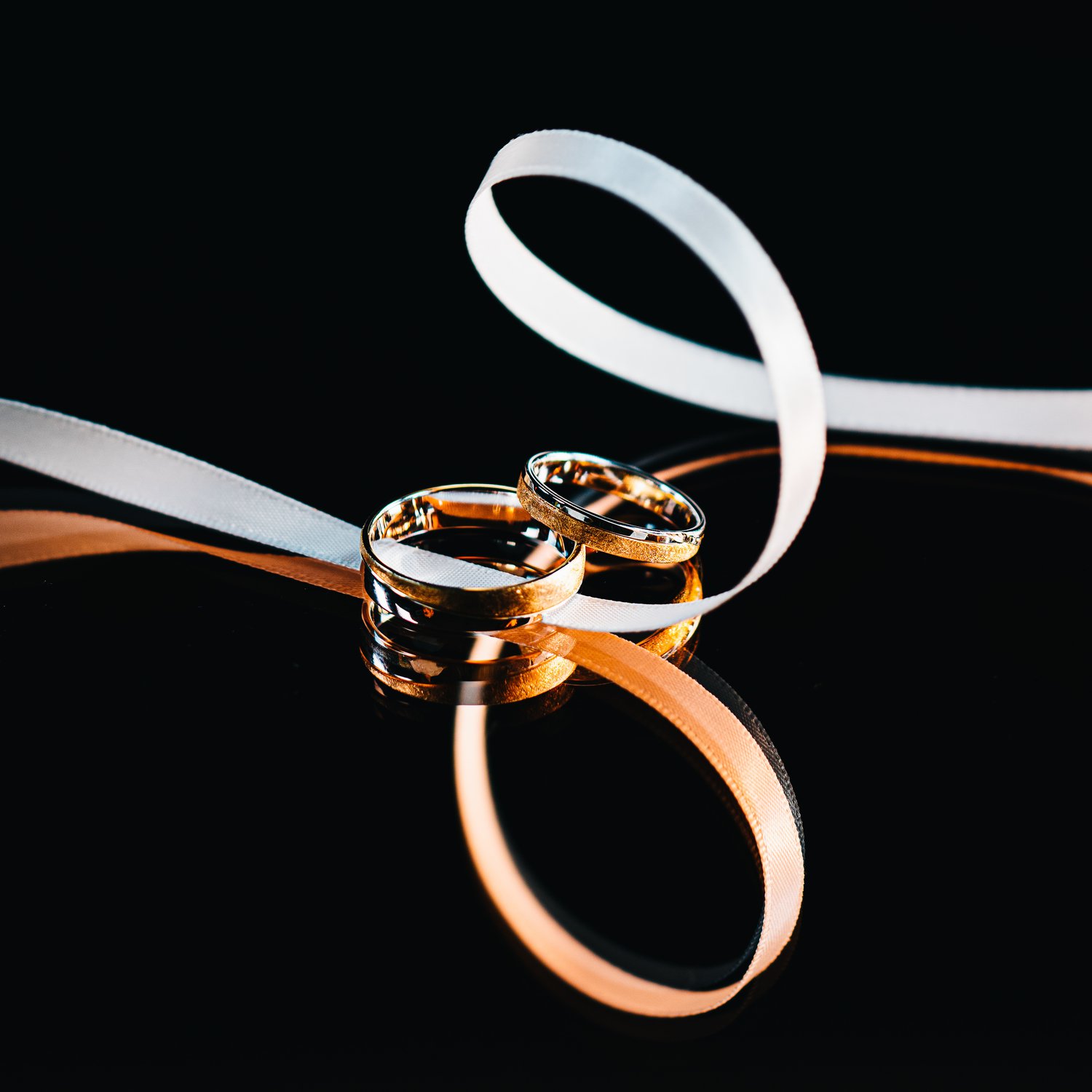 photographing jewelry rings reflection