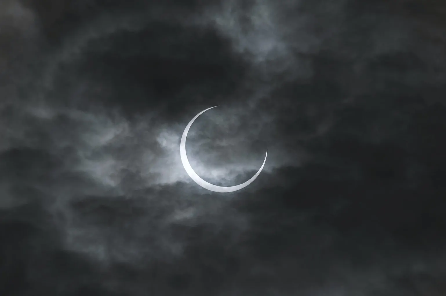 lunar eclipse, example of how to photograph it