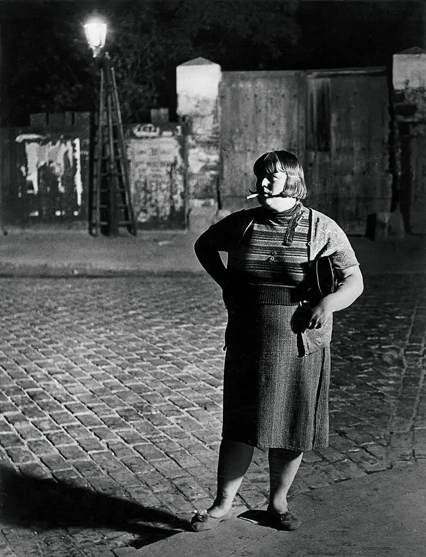 brassaï mujer noche