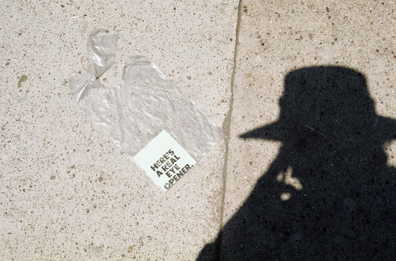 sombra de sombrero y bolsa