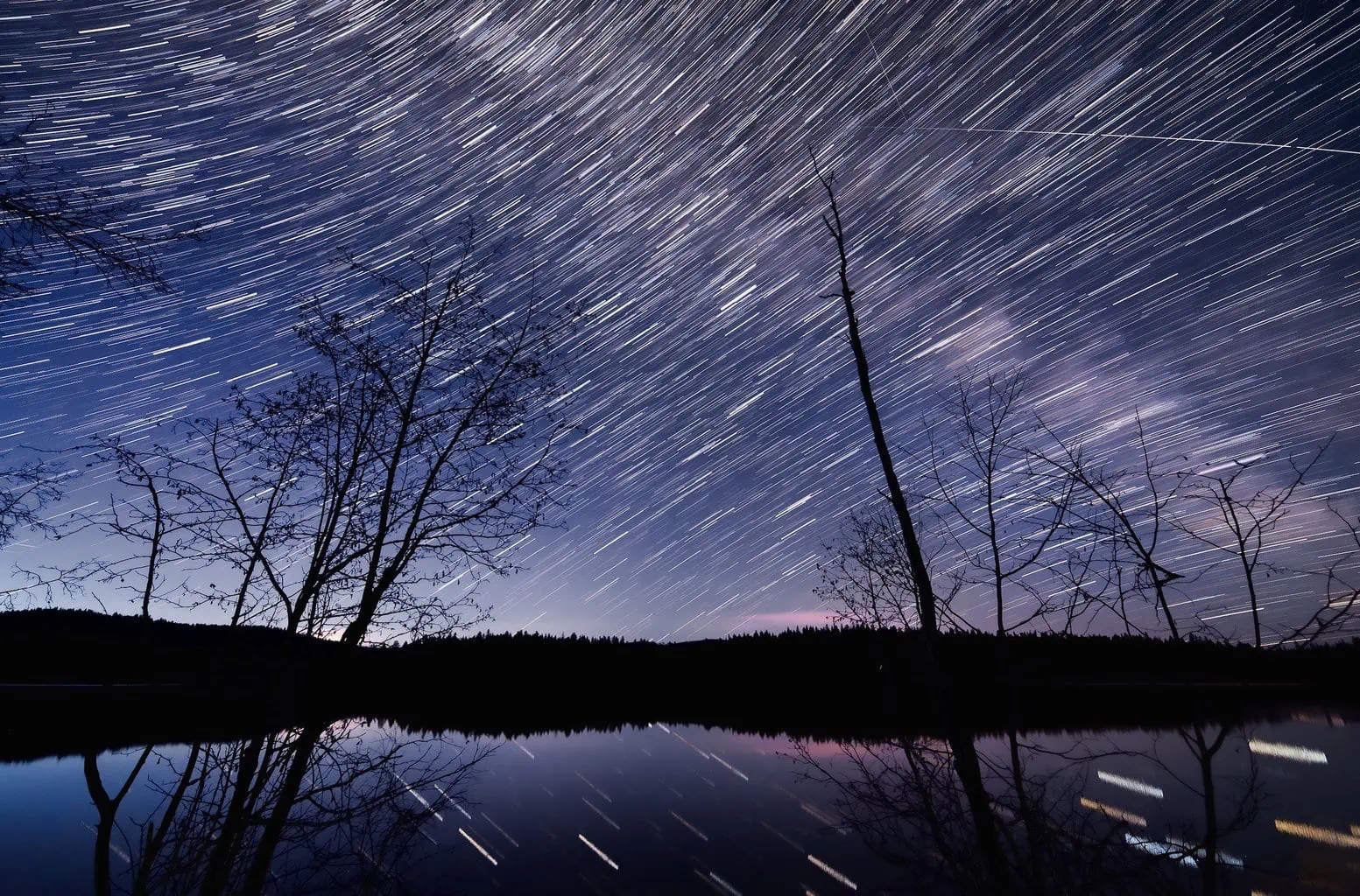 Fotografía de trazas de estrellas del ecuador celeste