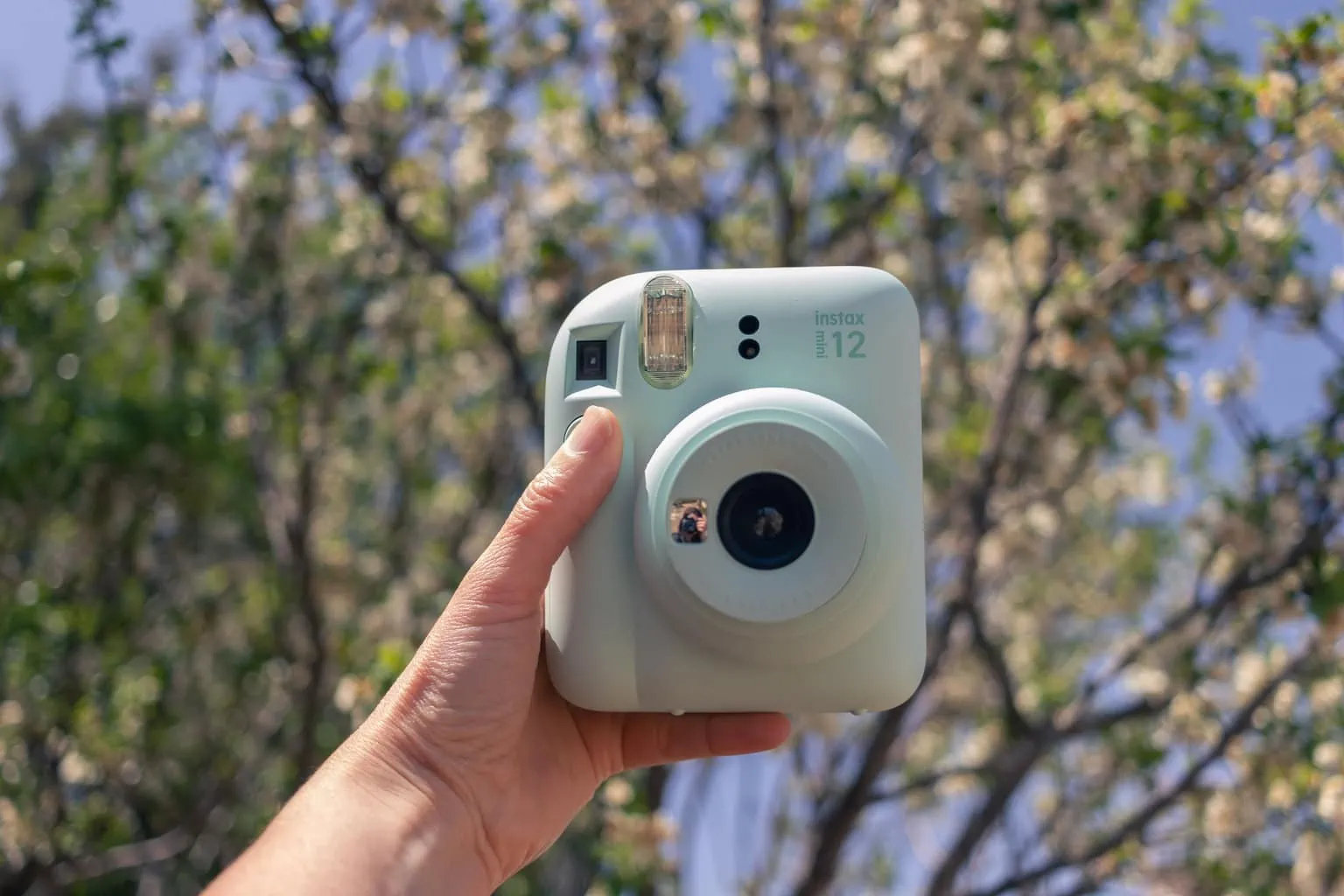 Cámara instantánea Fujifilm Instax Mini 12 Lila con Funda y 30 fotos