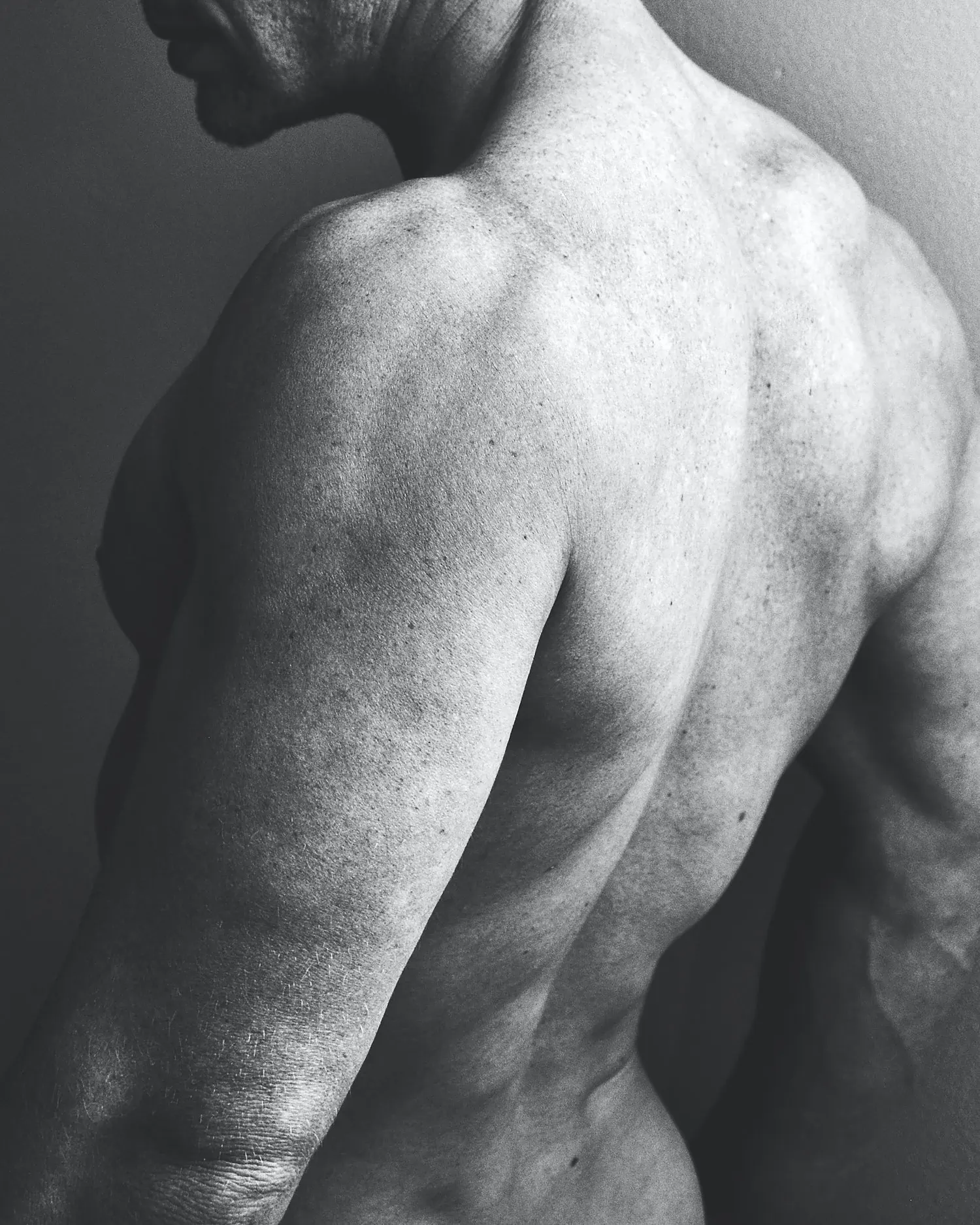 Algún cuerpo desnudo en blanco y negro lindo